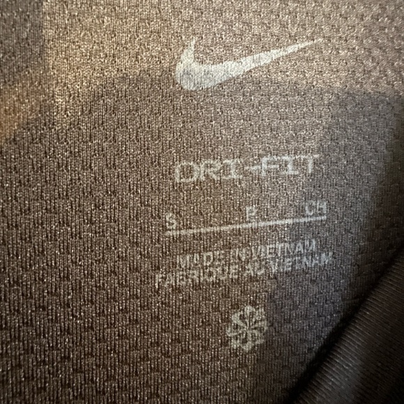 Nike Women's Black Long Sleeve Crop Top - Picture 4 of 5